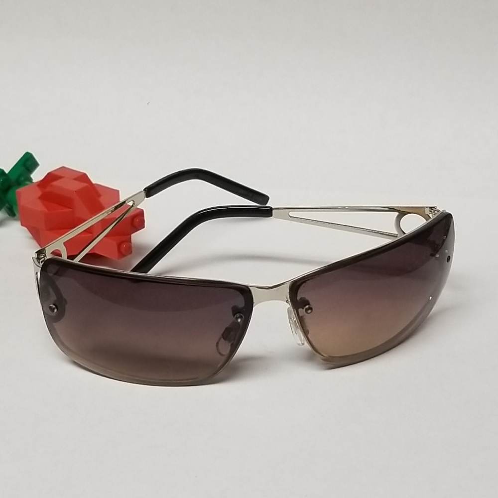 SILVER FRAME SUNGLASSES